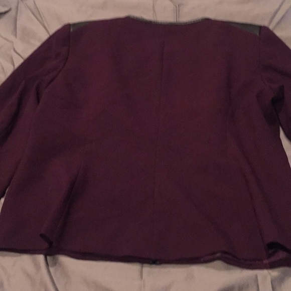 Calvin Klein - Picture 2 of 5